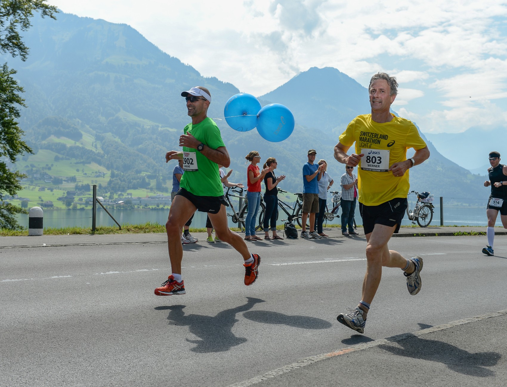 Halbmarathon-Läufer beim Switzerland Marathon light am Sarnersee