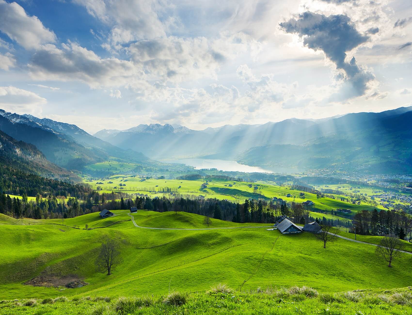 Der Sarnersee mit den Obwaldner Bergen im Hintergrund